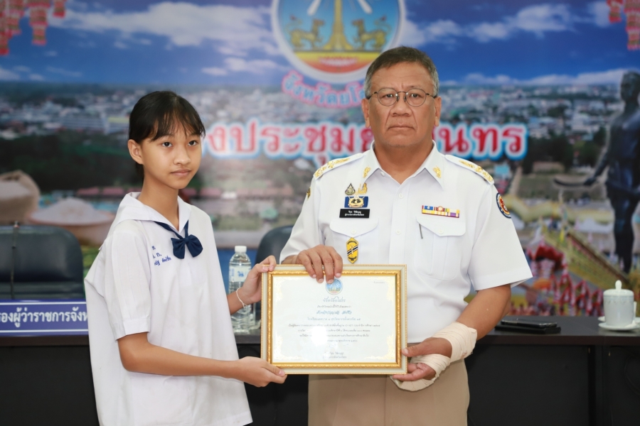 โรงเรียนเทศบาล 1 สุขวิทยากร ตั้งตรงจิต 15 (O - NET) ได้คะแนนเต็ม 100 คะแนน