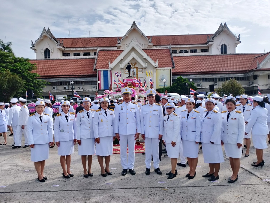 เทศบาลเมืองยโสธร ร่วมพิธีวางพวงมาลาถวายราชสักการะ เนื่องในวันคล้ายวันสวรรคตพระบาทสมเด็จพระจุลจอมเกล้าเจ้าอยู่หัว รัชกาลที่ 5 วันปิยมหาราช ประจำปี 2567