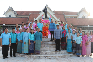 เทศบาลเมืองยโสธร ร่วมพิธีทำบุญตักบาตรวันสถาปนาจังหวัดยโสธร และพิธีบวงสรวงพระบรมราชานุสาวรีย์ ร.5