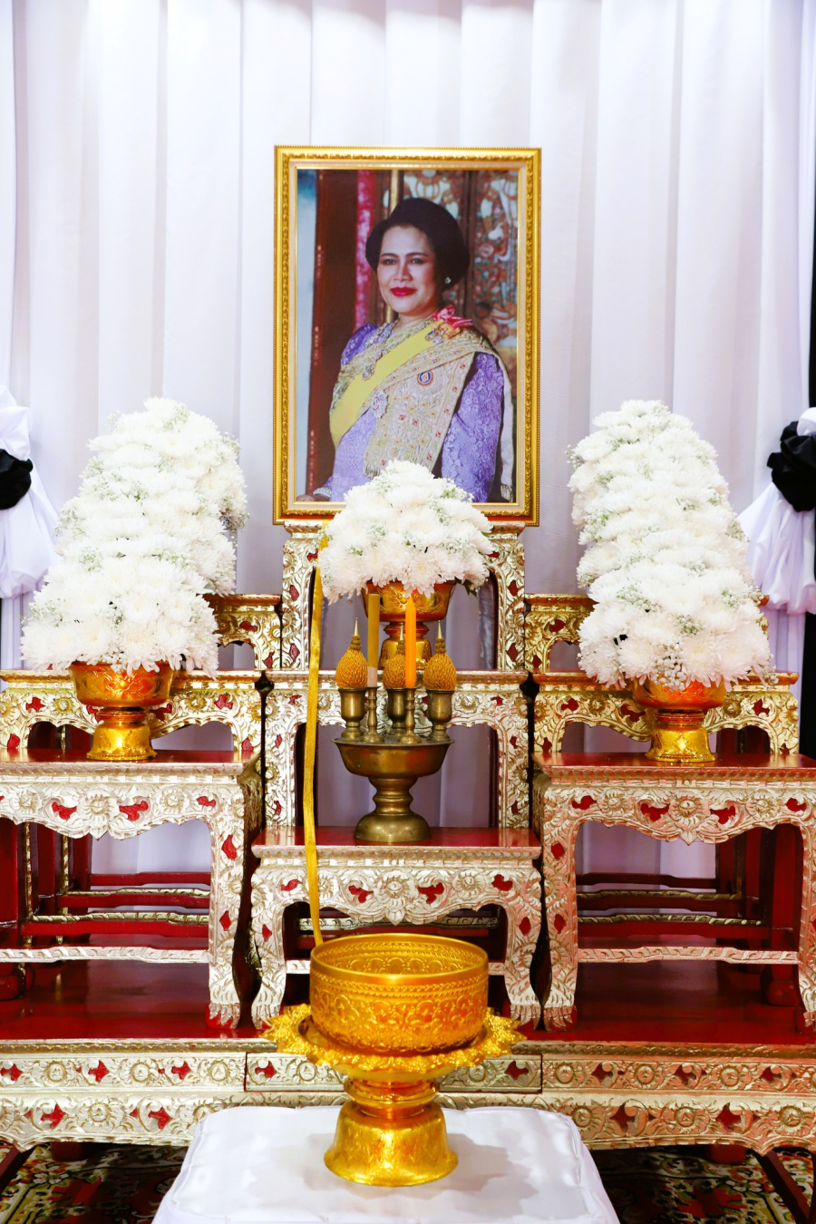 เทศบาลเมืองยโสธร ร่วมพิธีสรงน้ำพระบรมศพ เบื้องหน้าพระฉายาลักษณ์ สมเด็จพระนางเจ้าสิริกิติ์ พระบรมราชินีนาถ พระบรมราชชนนีพันปีหลวง